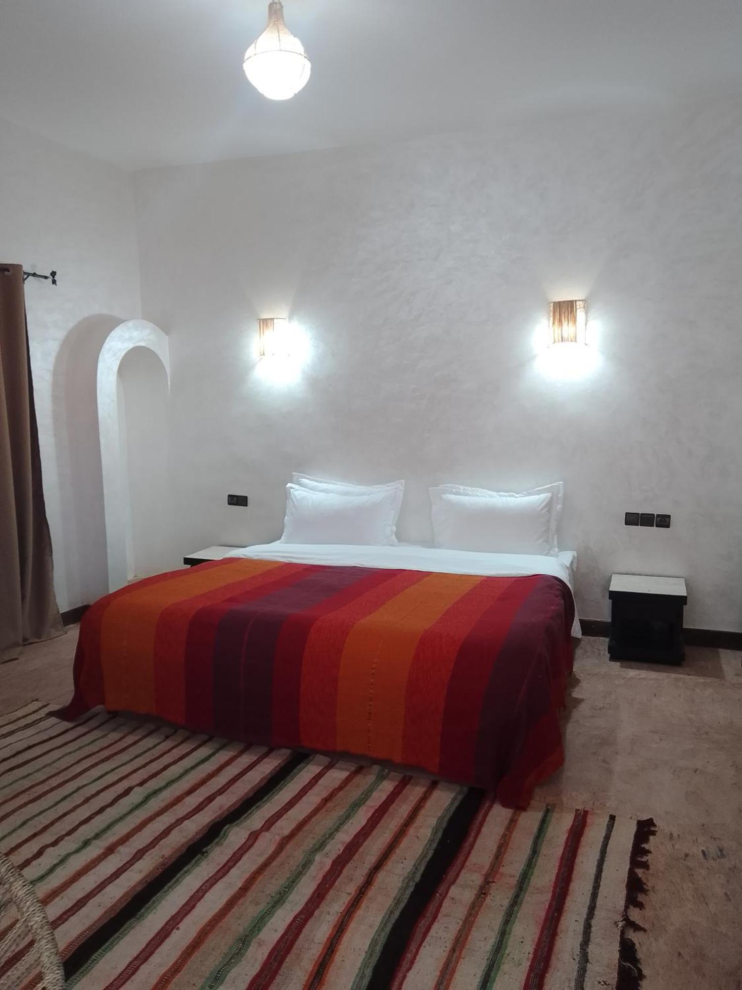 Dar Bahnini Chez Madame Nadia Hostel Skoura Bagian luar foto