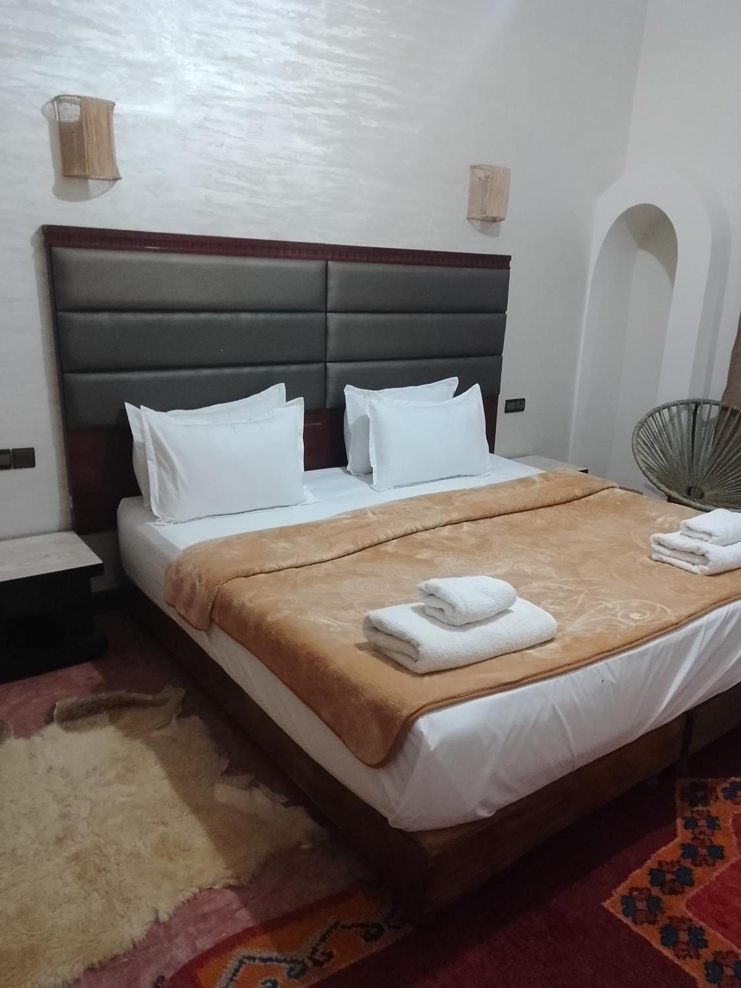 Dar Bahnini Chez Madame Nadia Hostel Skoura Bagian luar foto