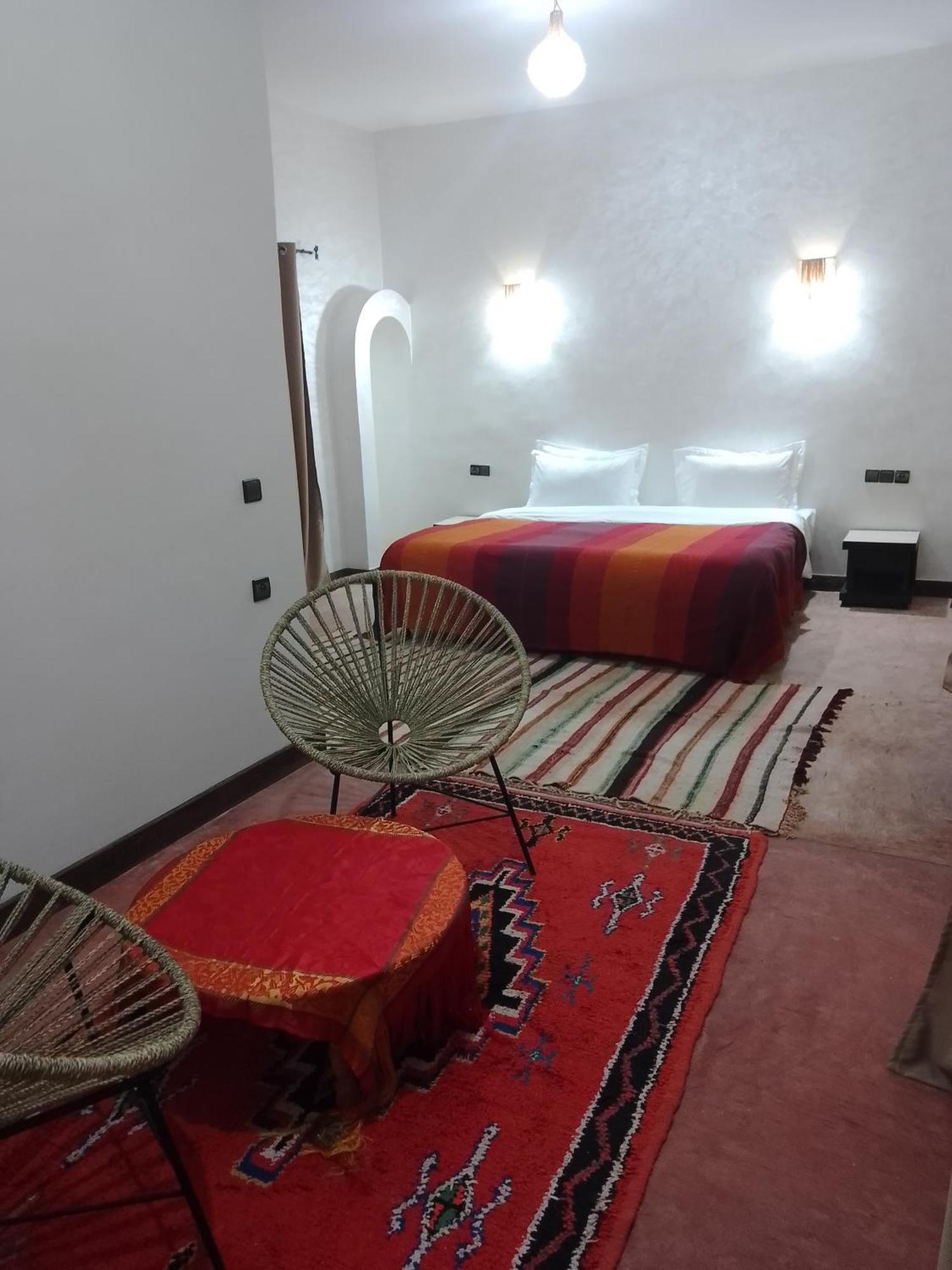 Dar Bahnini Chez Madame Nadia Hostel Skoura Bagian luar foto