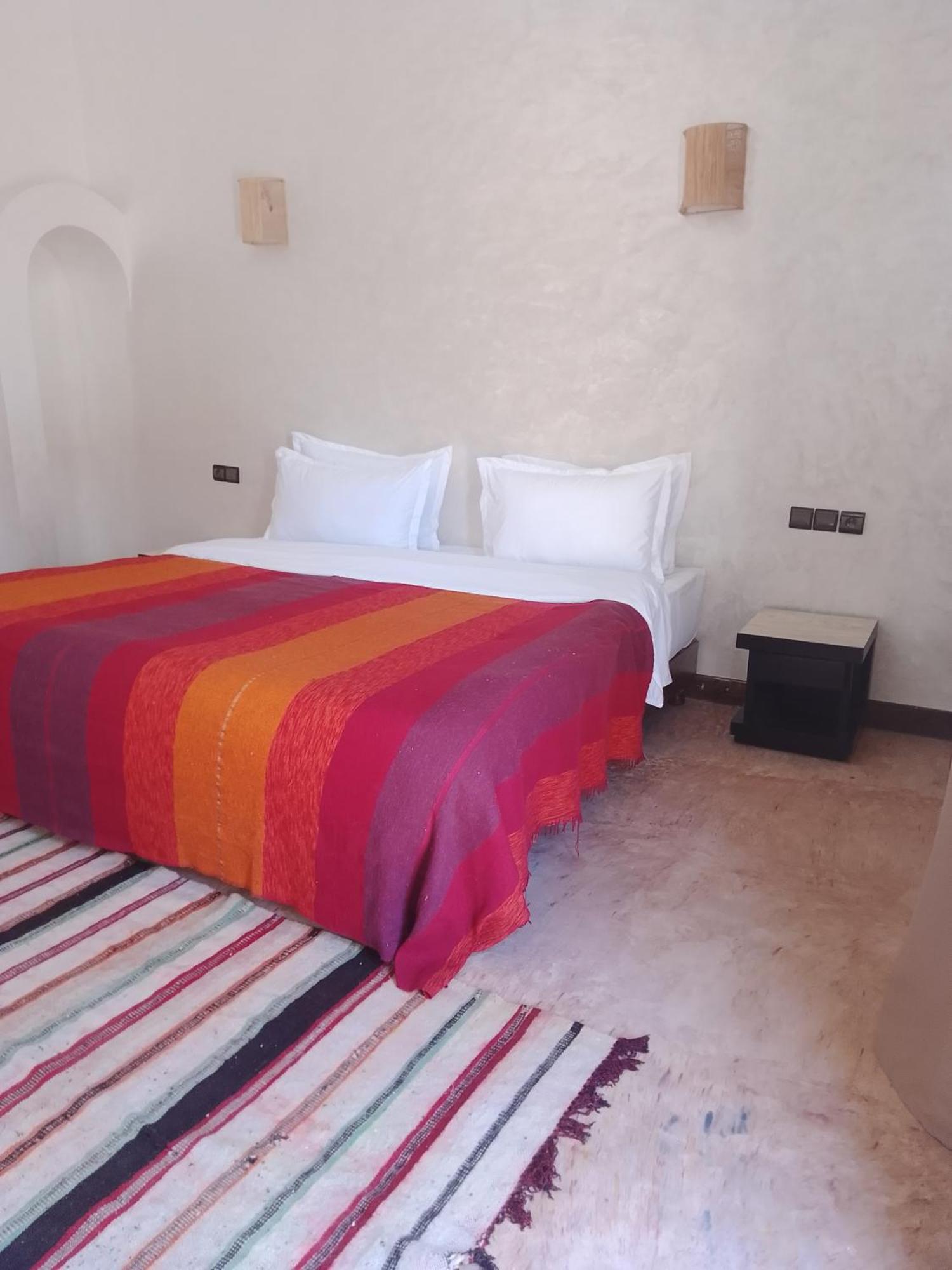 Dar Bahnini Chez Madame Nadia Hostel Skoura Bagian luar foto