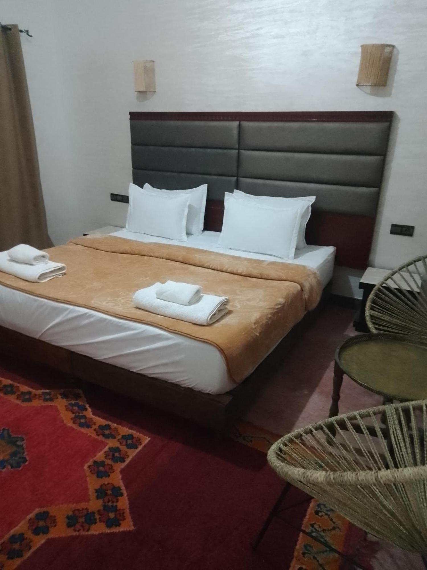 Dar Bahnini Chez Madame Nadia Hostel Skoura Bagian luar foto