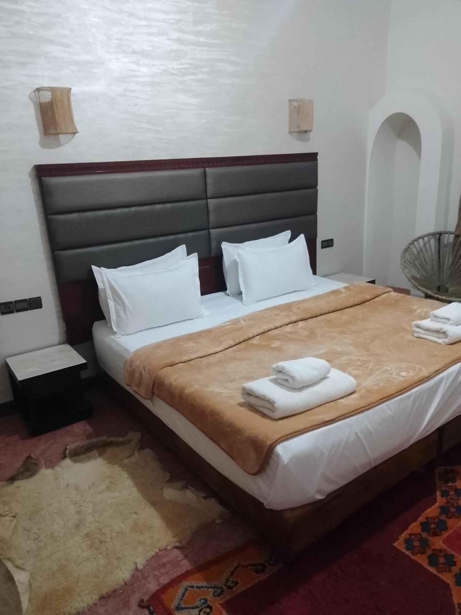 Dar Bahnini Chez Madame Nadia Hostel Skoura Bagian luar foto